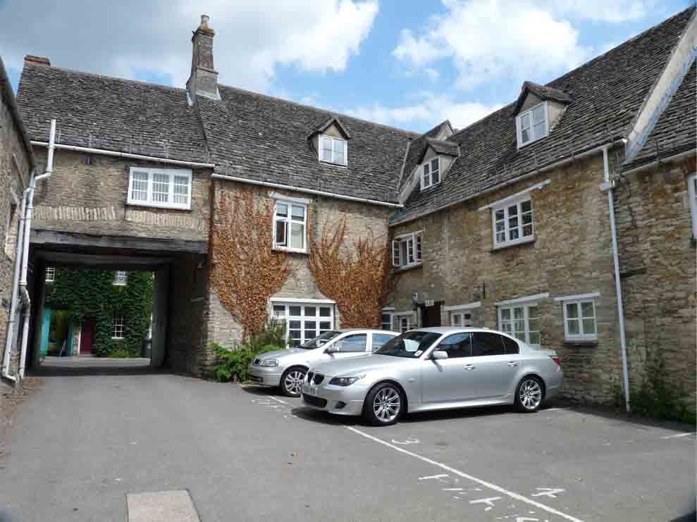 Courtyard at Spinners Court offices in Witney